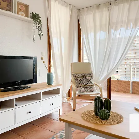 Muy Luminoso, Con Piscina Y A 5 Min De La Playa. Apartment